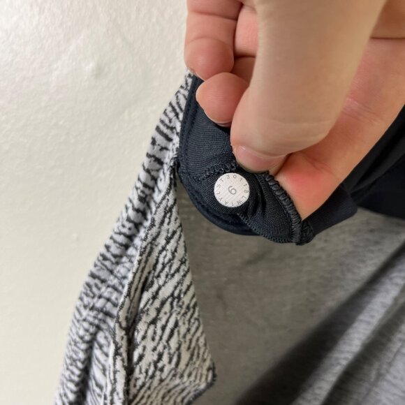 Lululemon Athletic Knot Your Typical Tank Top Pebbel Jacquard Women’s Sz 6 - Picture 7 of 7